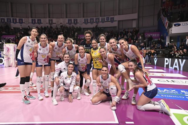 足球比赛-斯坎迪奇胜贝加莫 朱婷得分上双助球队赛季第9胜