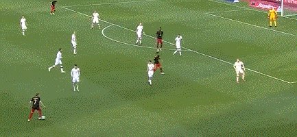 足球比赛-【欧国联】莱万头筹 德布劳内反超 比利时6比1波兰